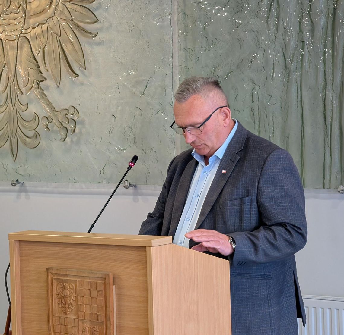 Prezes Mazurek w krzyżowym ogniu pytań
