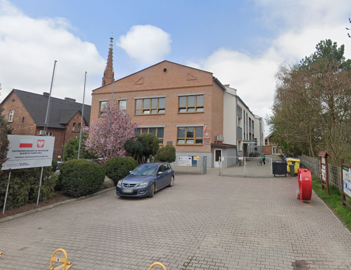 Prośba do absolwentów o wysyłanie do szkoły kartek