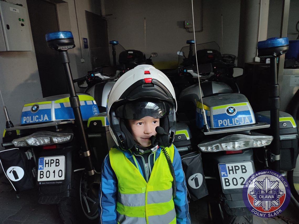 Przedszkolaki odwiedziły policjantów