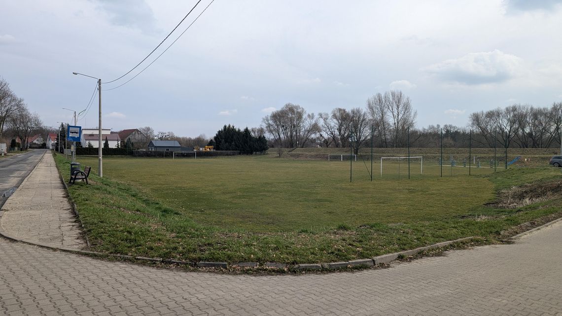 Przetarg na modernizację tego boiska unieważniony. Bo?