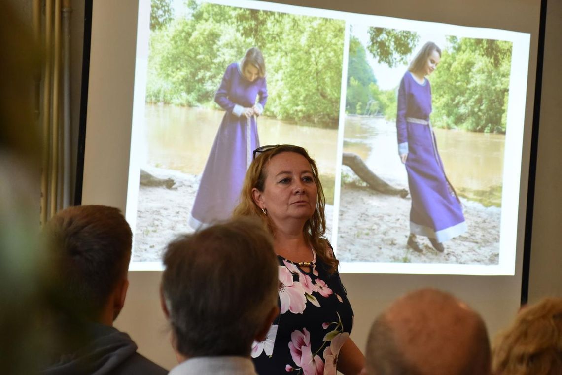 Przez kolory do początków... tym razem pałacu