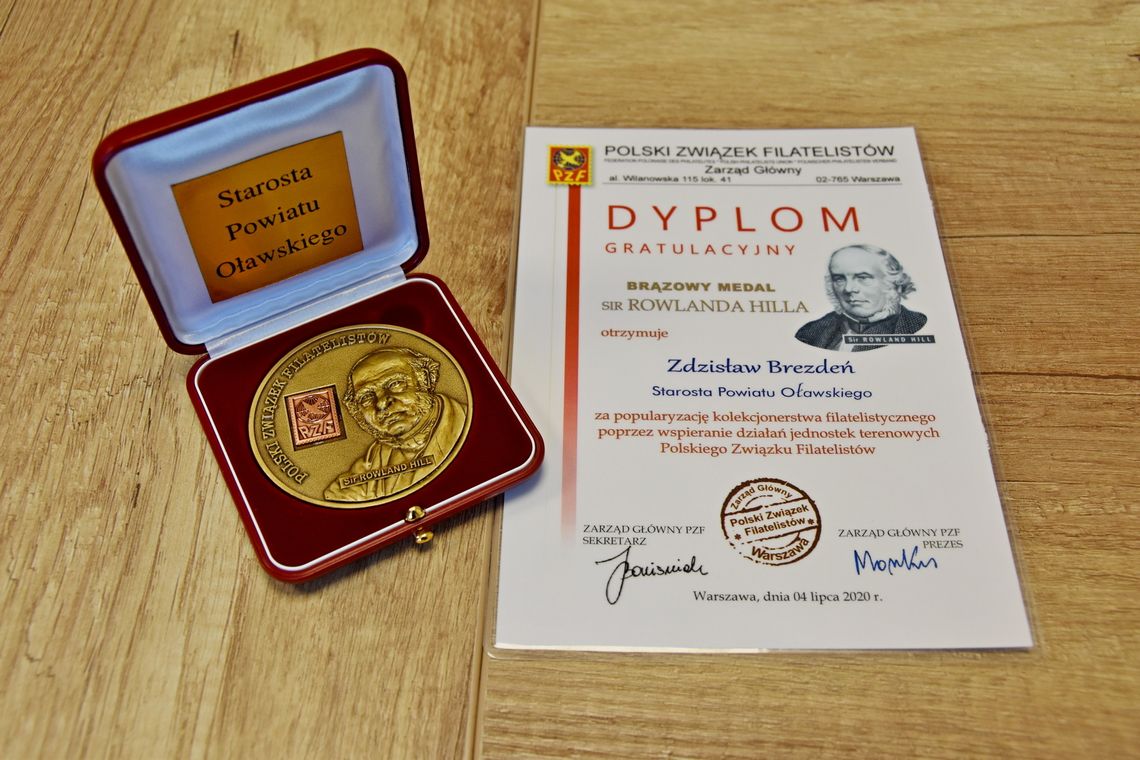 Przyznali medal staroście