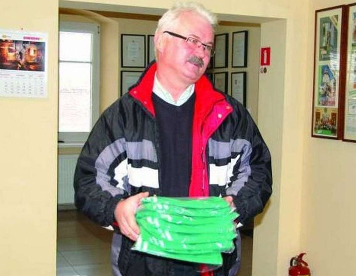 Radni oddają koszulki "Szczypiorniaka" Radni oddają koszulki "Szczypiorniaka"