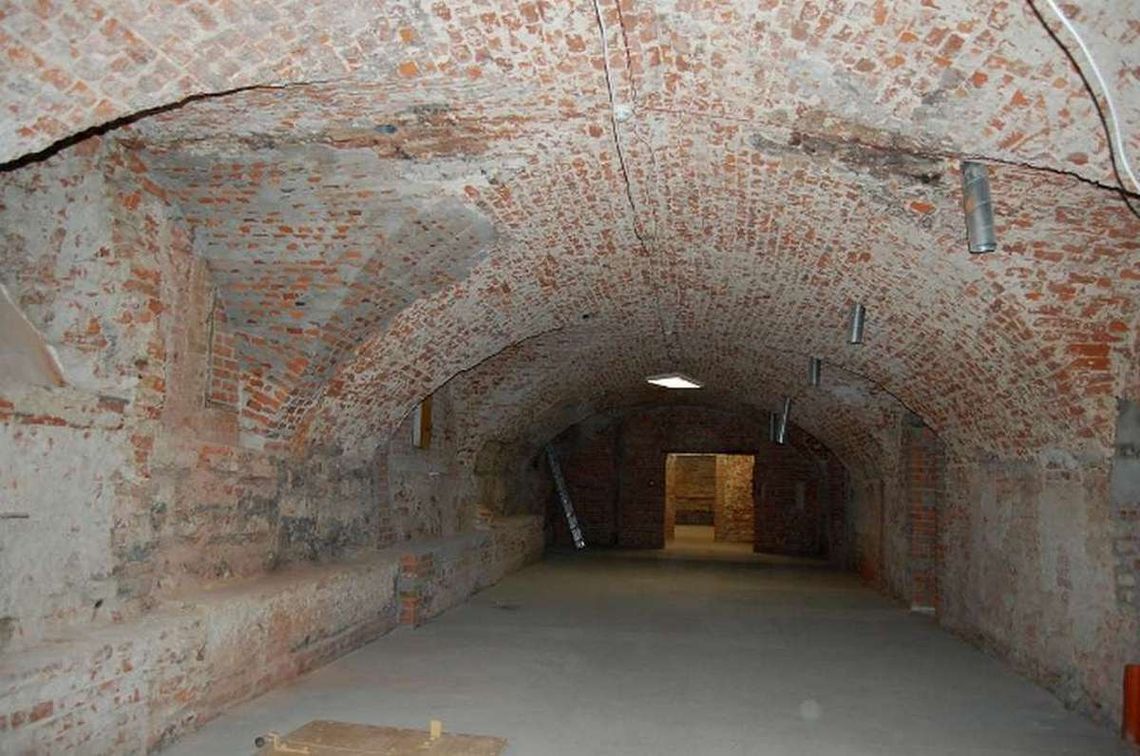 Ratuszowe piwnice czekają. Kolejny przetarg Ratuszowe piwnice czekają. Kolejny przetarg