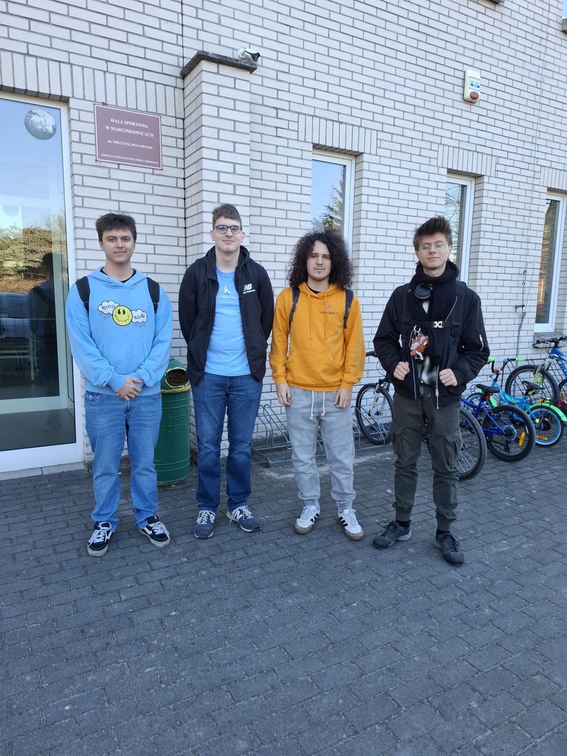 "Razem zwykli ludzie mogą osiągać niezwykłe wyniki" (Becka Schoettle)