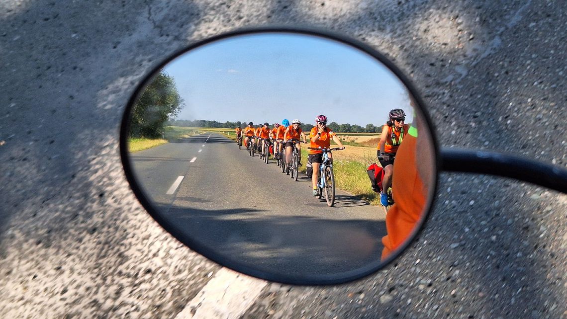 Rowerzyści dotarli do Niesulic i na razie przerwa