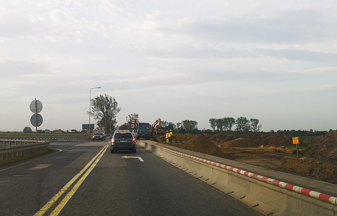 Rozkręca się budowa ronda przy zjeżdzie na A4 przy Brzezimierzu