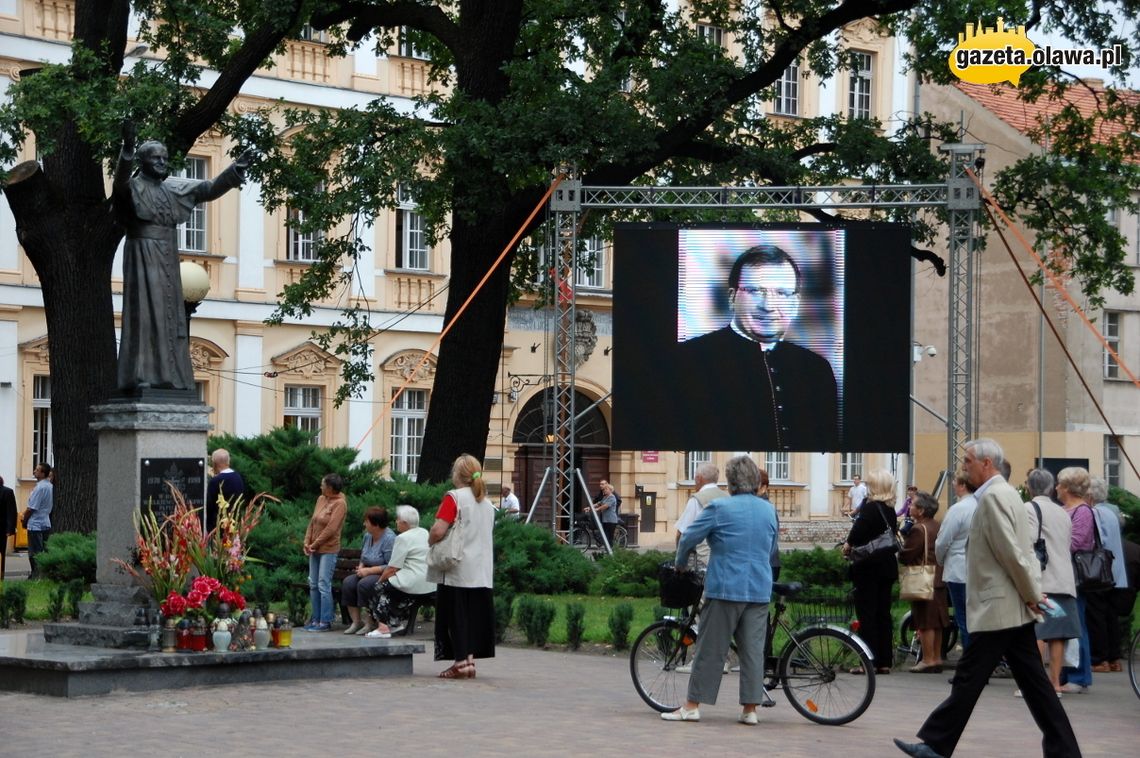 Sąd nadal szuka spadkobierców księdza Irka