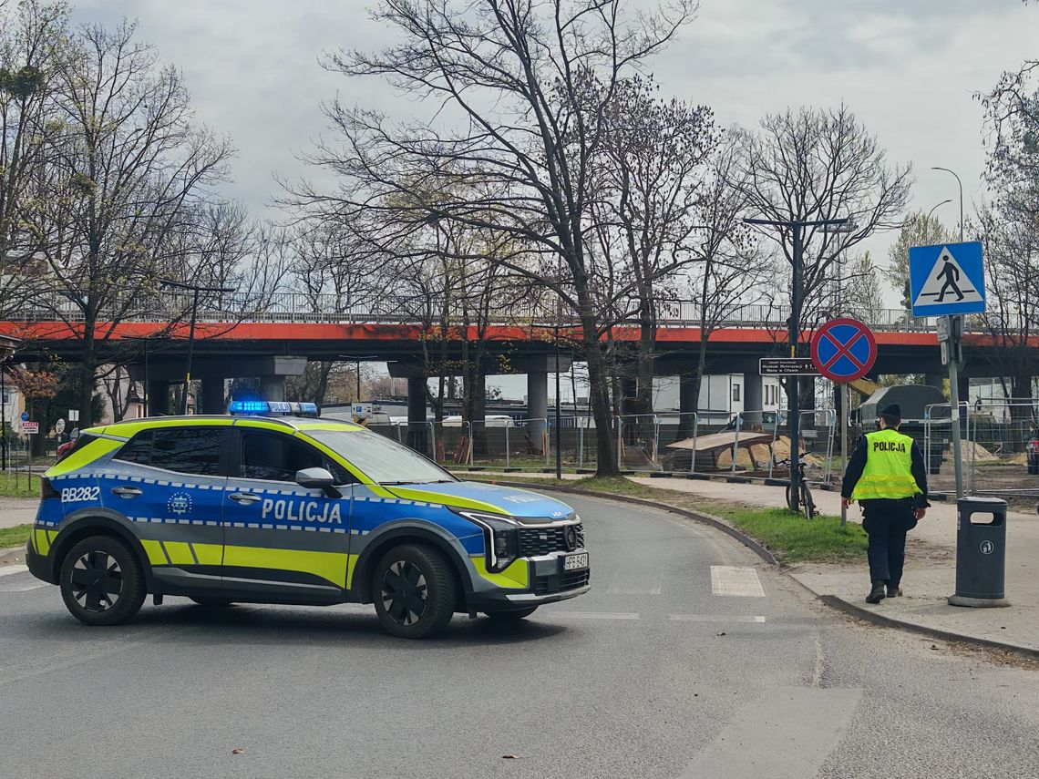 Saperzy na budowie parkingu. Droga zamknięta