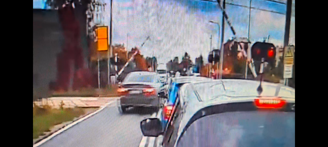 Horror na Wiejskiej. Skrajna brawura i głupota!