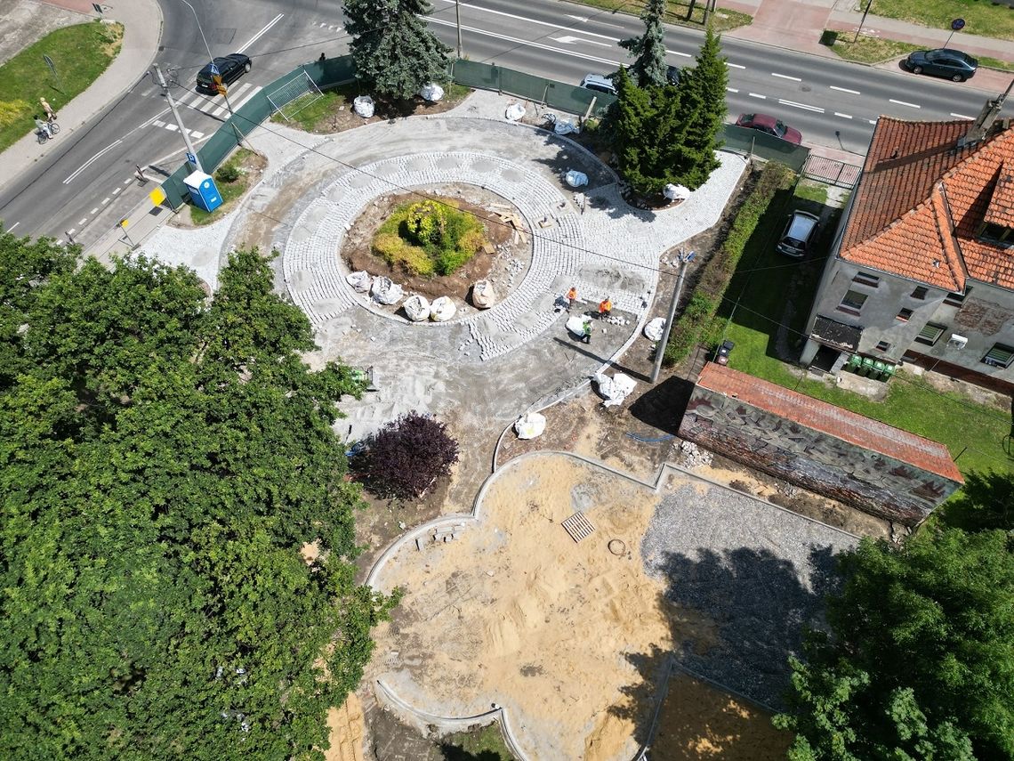 Oława. Skwer Adama Wójcika nabiera kształtów Oława. Skwer Adama Wójcika nabiera kształtów