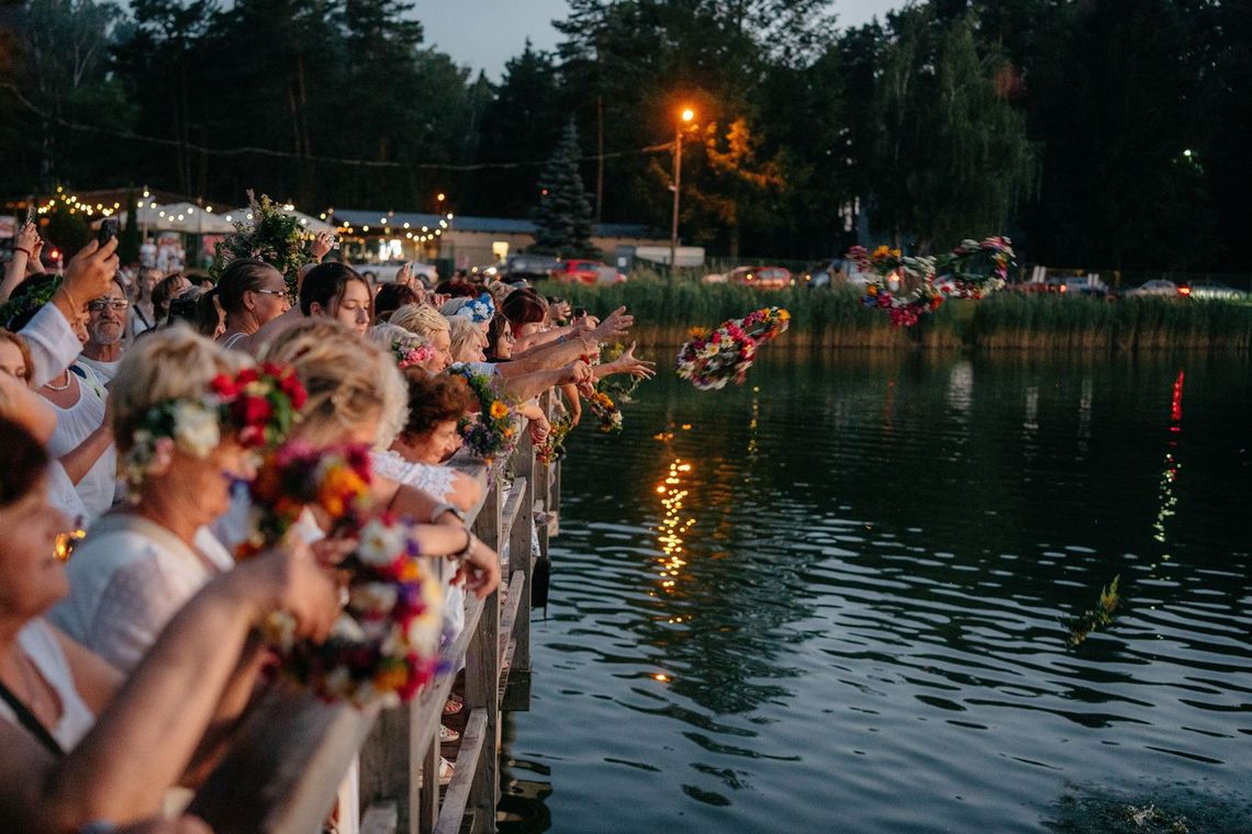 Śpiewy, tańce i puszczanie wianków. Noc Świętojańska w Jelczu-Laskowicach [ZDJĘCIA]