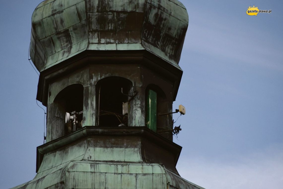 Spór o anteny i głośniki na ratuszowej wieży