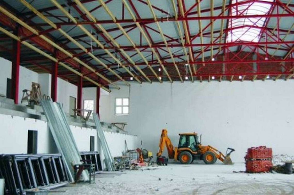 Sportowe inwestycje i dziurawe drogi