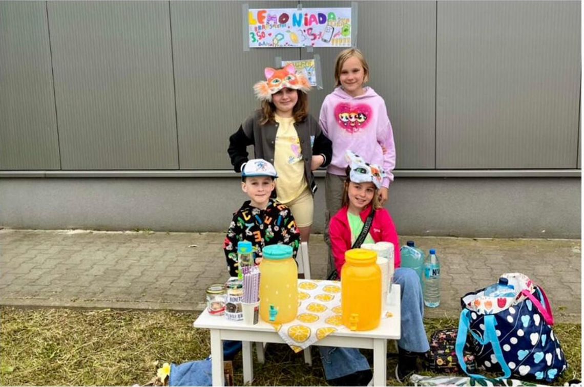 Sprzedawali lemoniadę. Też dorzucili się na leczenie Łukasza Szczepuły. A już w sobotę mecz... Sprzedawali lemoniadę. Też dorzucili się na leczenie Łukasza Szczepuły. A już w sobotę mecz...