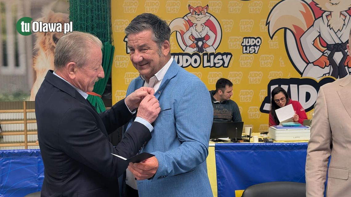 Srebrna odznaka Polskiego Związku Judo dla wójta Piotrowskiego
