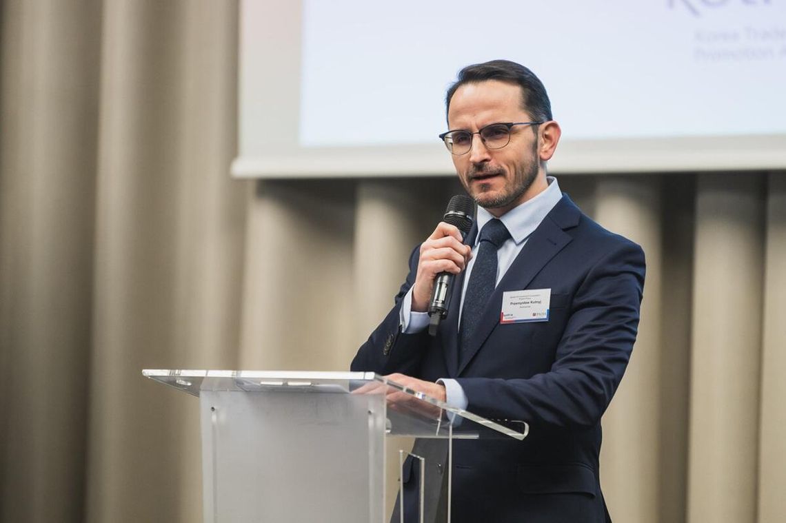 Strach przed sceną dotyka 75% dorosłych - ten warsztat w Warszawie uczy, jak go pokonać