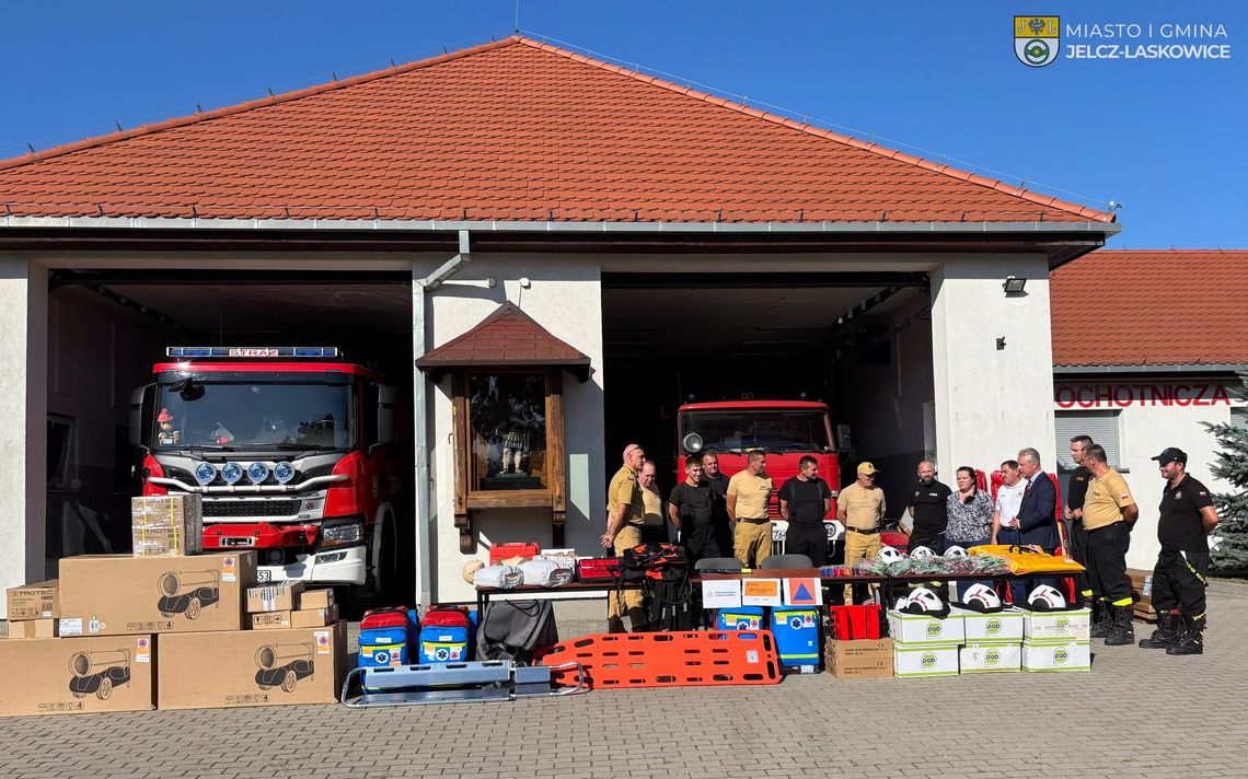 Strażacy ochotnicy otrzymali nowy sprzęt Strażacy ochotnicy otrzymali nowy sprzęt