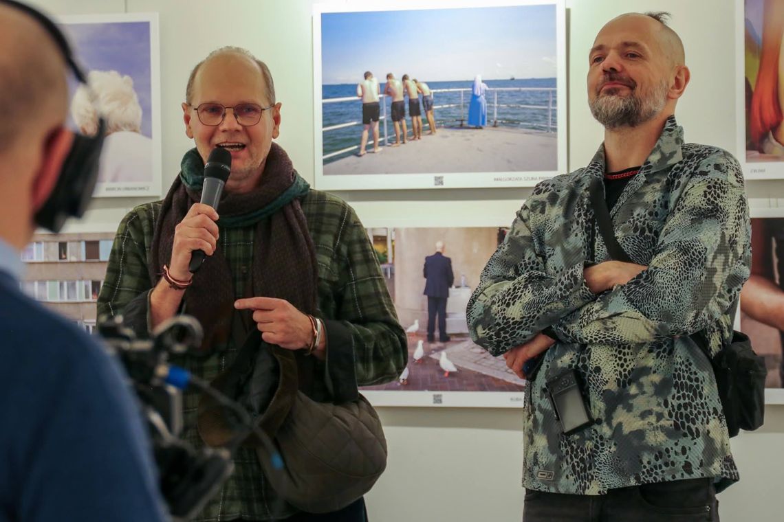 Street photo w Galerii OKO. Warto zobaczyć tę wystawę