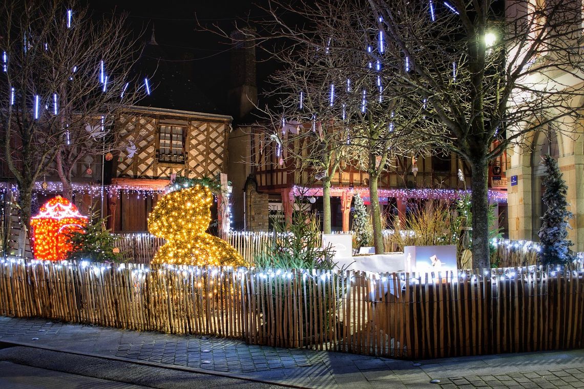 Świąteczna magia, czy zaniczyszczenie światłem?