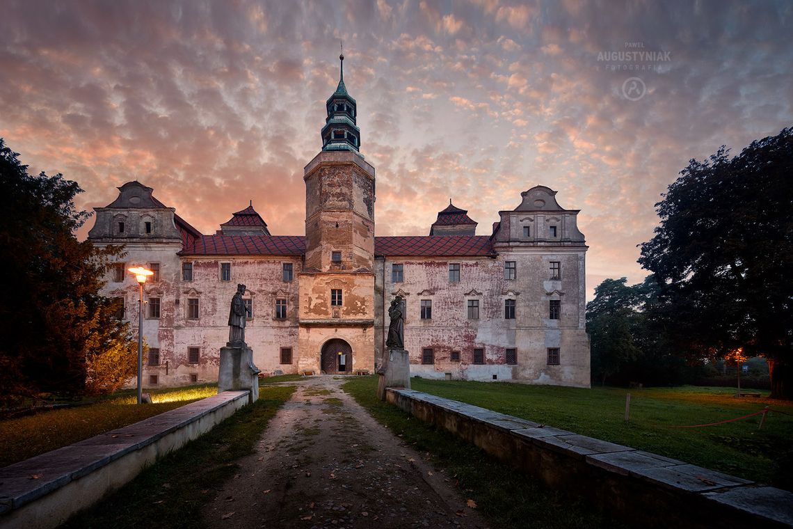 Tajemniczy, mroczny i piękny. Warto zobaczyć