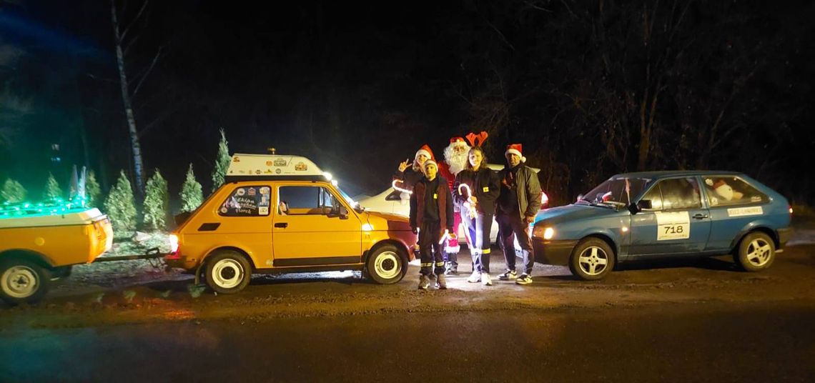 Tam Mikołaj jeździł klasycznie, czyli... fiacikiem Tam Mikołaj jeździł klasycznie, czyli... fiacikiem