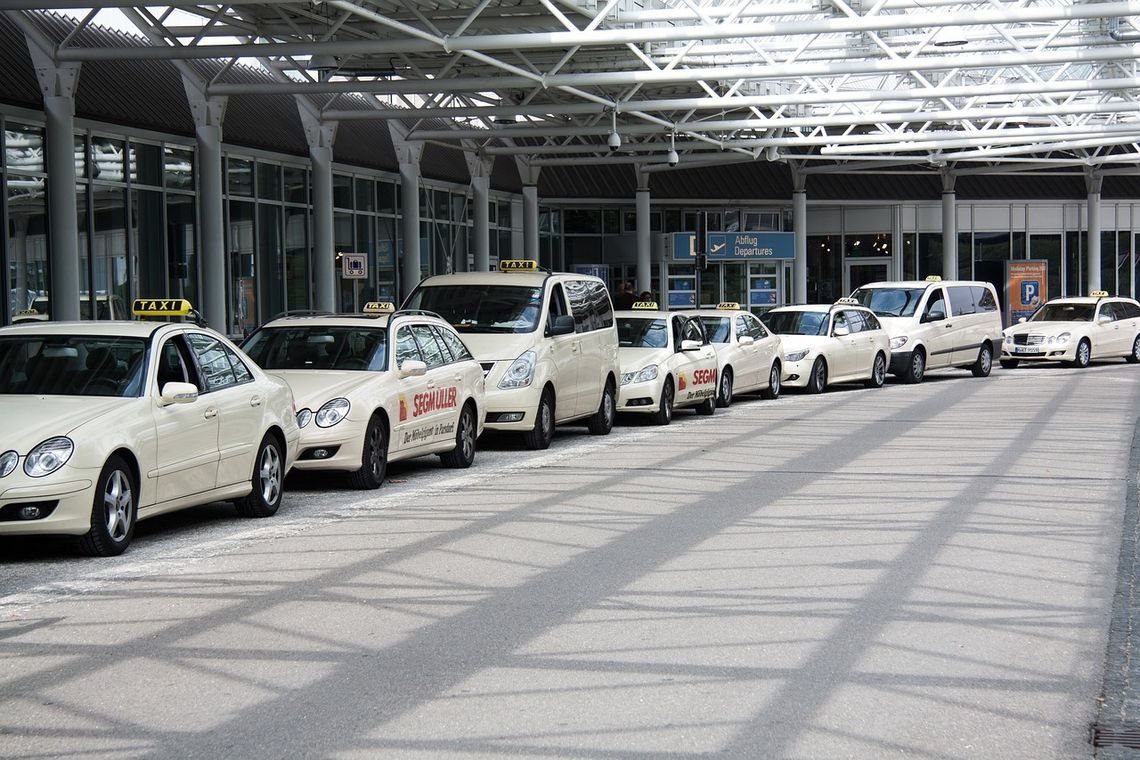 Taxi partner – szybki sposób na legalną pracę w aplikacjach przewozowych