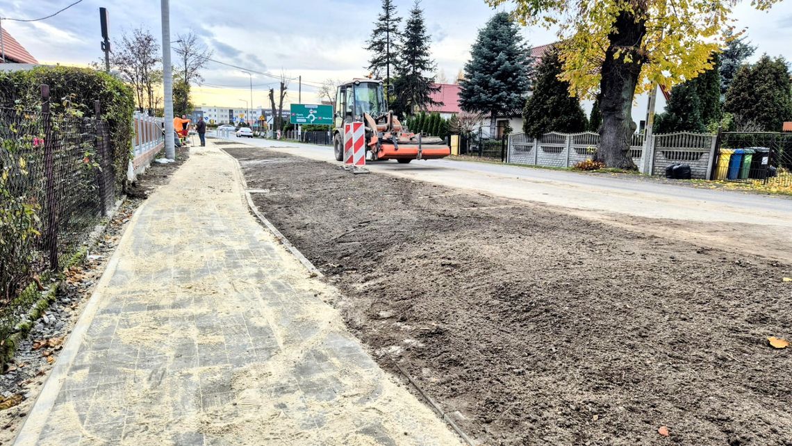 Tego chodnika domagano się od lat. Już widać efekty
