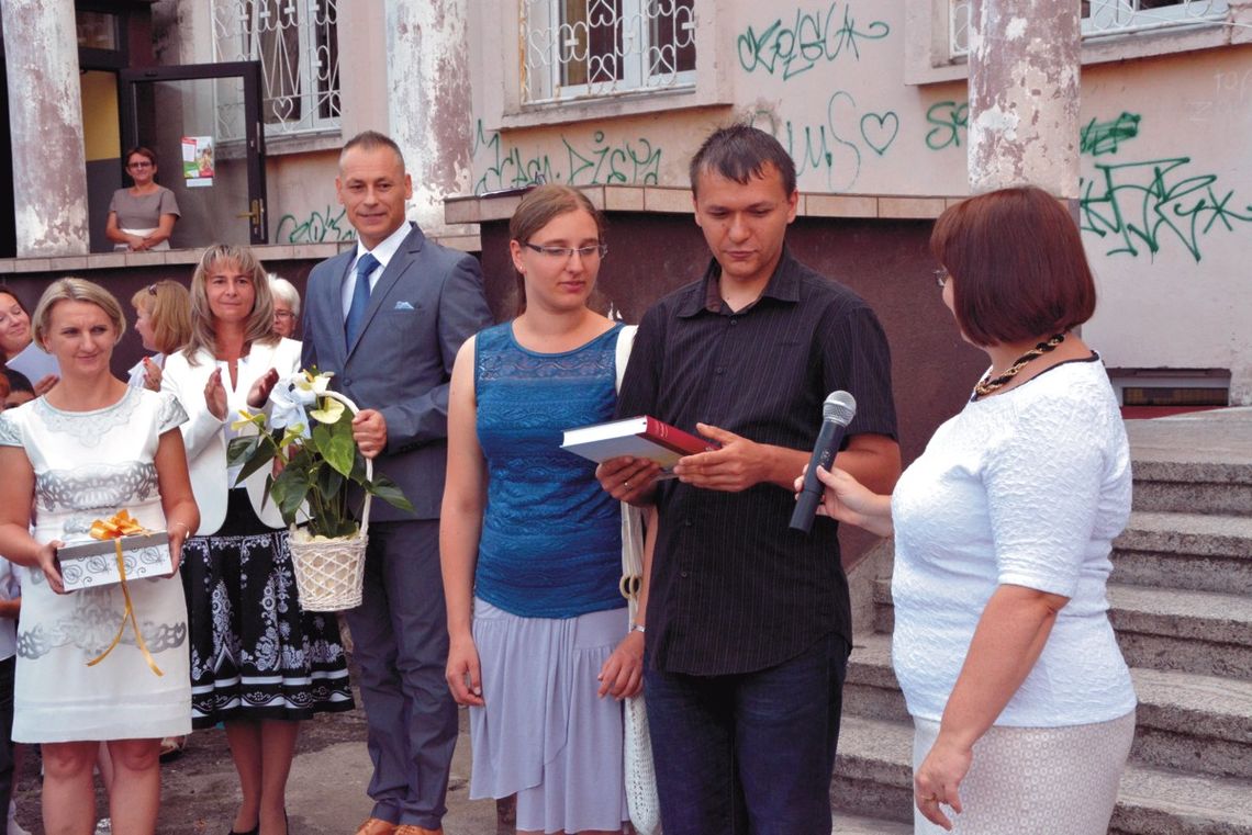 Tomek i jego żona obdarowali bibliotekę