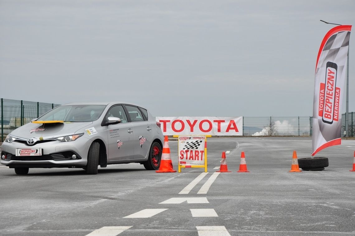 Toyota i Akademia Bezpiecznej Jazdy poprowadzą bezpłatne szkolenia z ekojazdy w Jelczu-Laskowicach