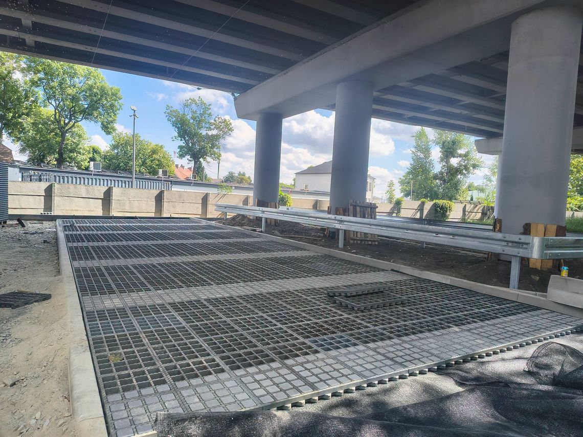 Tu powstaje parking dla samochodów, motocykli i rowerów Tu powstaje parking dla samochodów, motocykli i rowerów