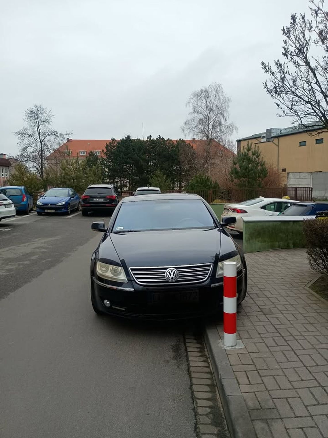 Tu się nie parkuje! - przypomina Czytelnik