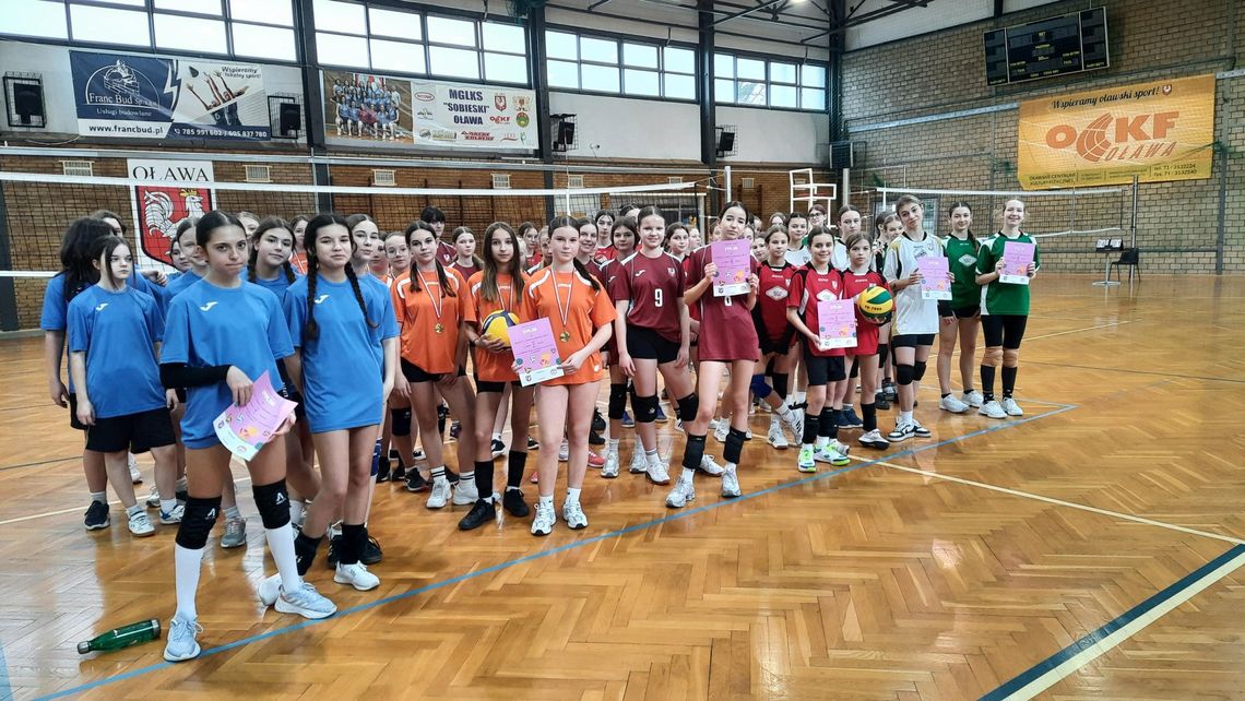 Turniej piłki siatkowej "czwórek" Turniej piłki siatkowej "czwórek"