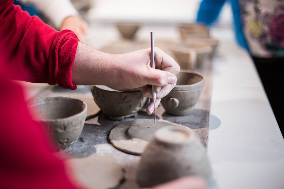 Tworzenie unikalnych naczyń ceramicznych - inspiracje dla domowego warsztatu