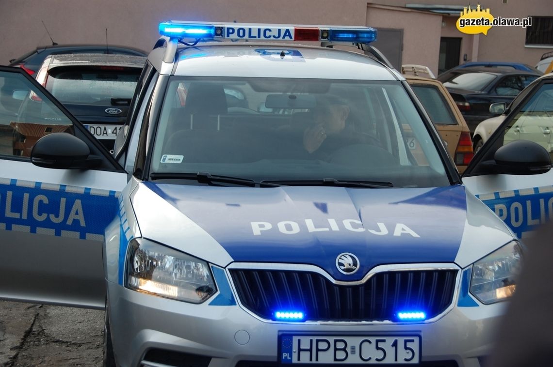 Ukradł i chciał staranować policjantów