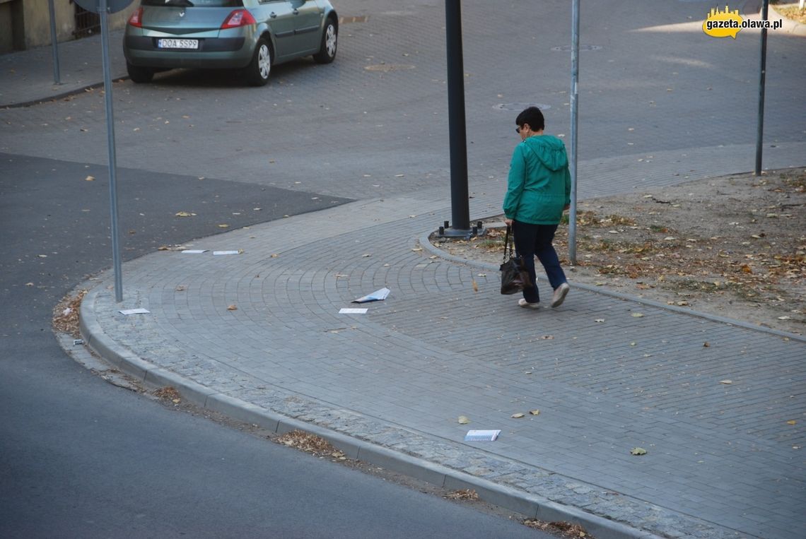 Ulotki wyborcze jak liście!