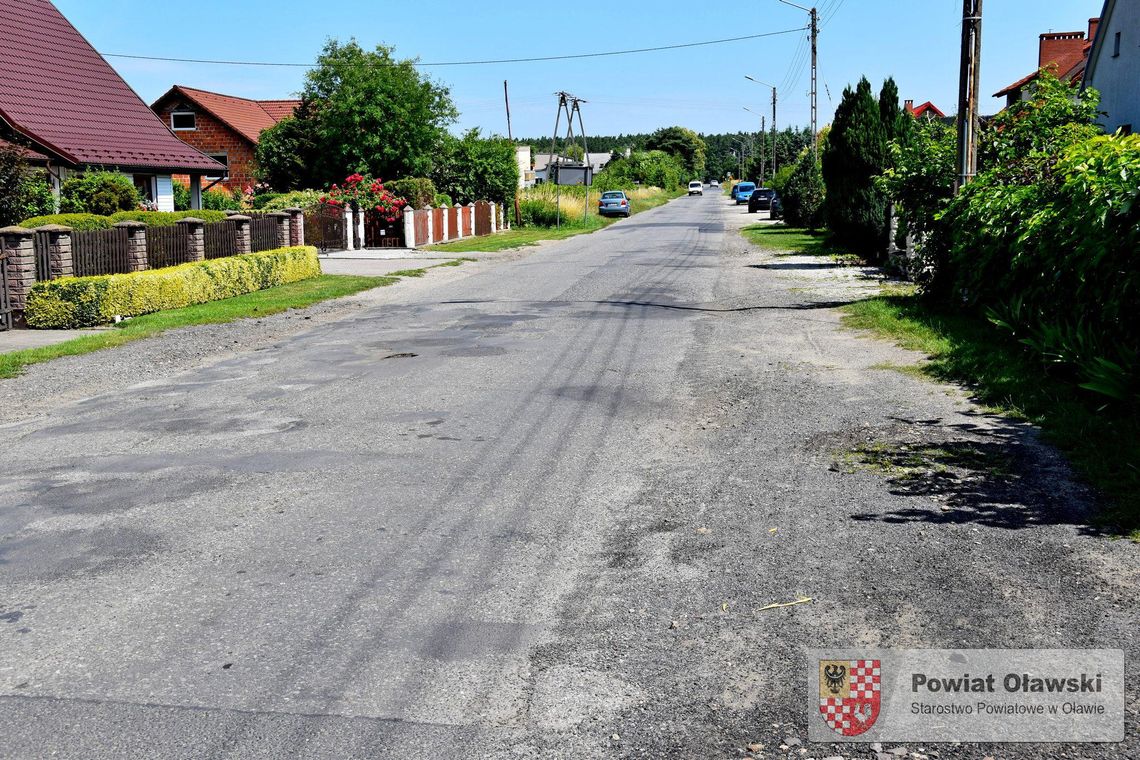 Umowa na przebudowę tej drogi powiatowej podpisana Umowa na przebudowę tej drogi powiatowej podpisana