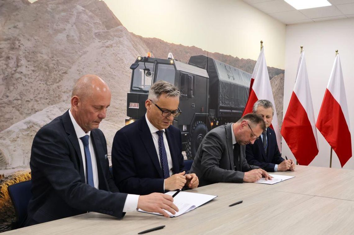Umowa spółki "Jelcz" z Bankiem Gospodarstwa Krajowego. Chodzi o 200 mln