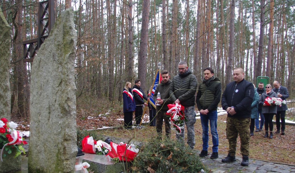 Oddali hołd pomordowanym w 79. rocznicę wyzwolenia obozu pracy Fünfteichen