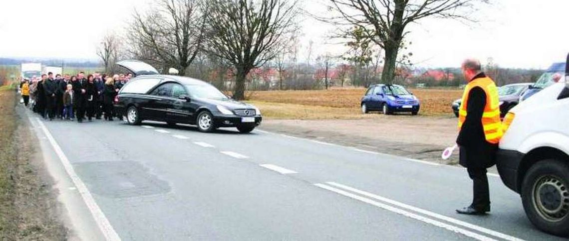 W orszaku jest bezpiecznie, gorzej w drodze powrotnej