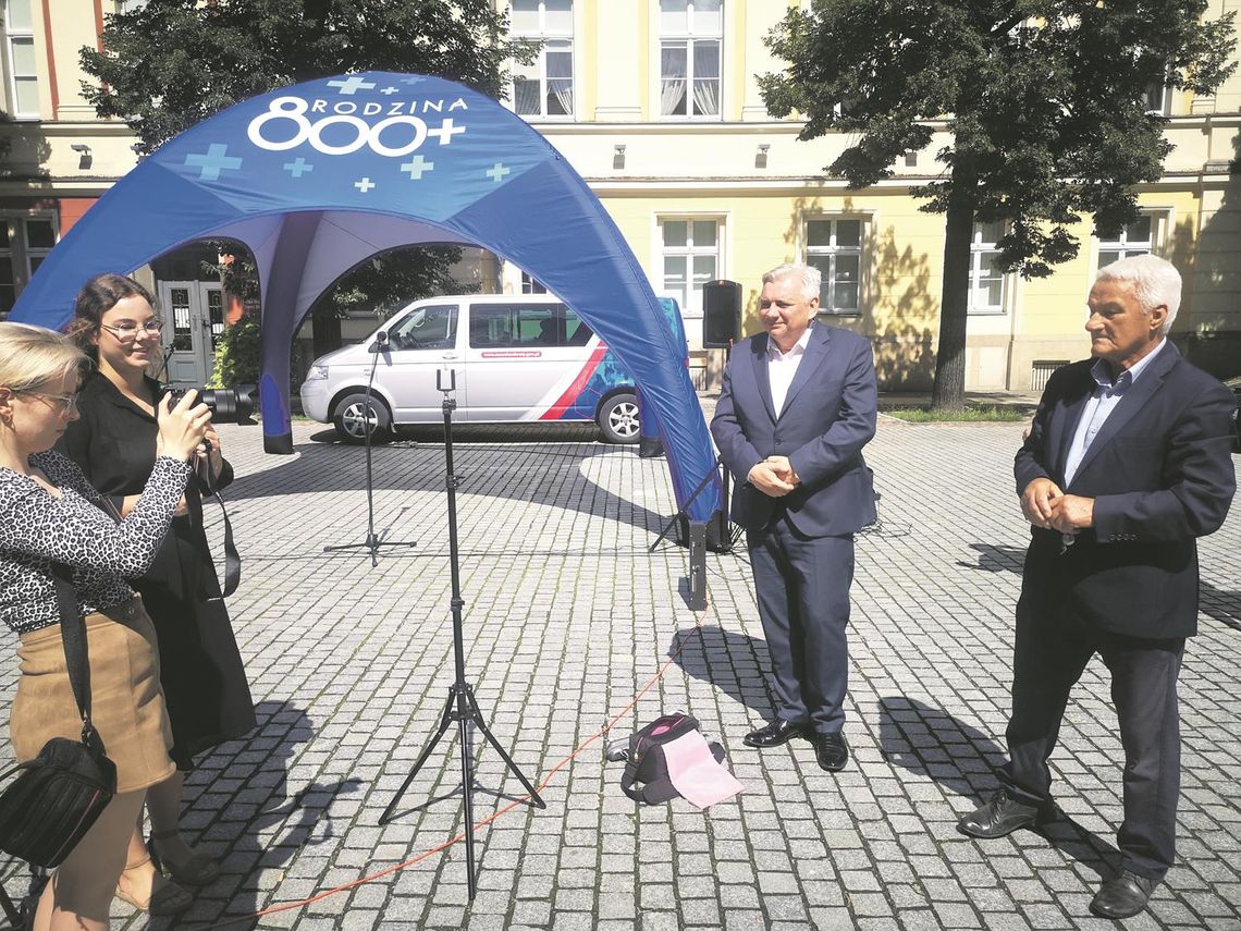 W ramach kampanii rząd w terenie ogłasza zmianę 500+ w 800+ W ramach kampanii rząd w terenie ogłasza zmianę 500+ w 800+