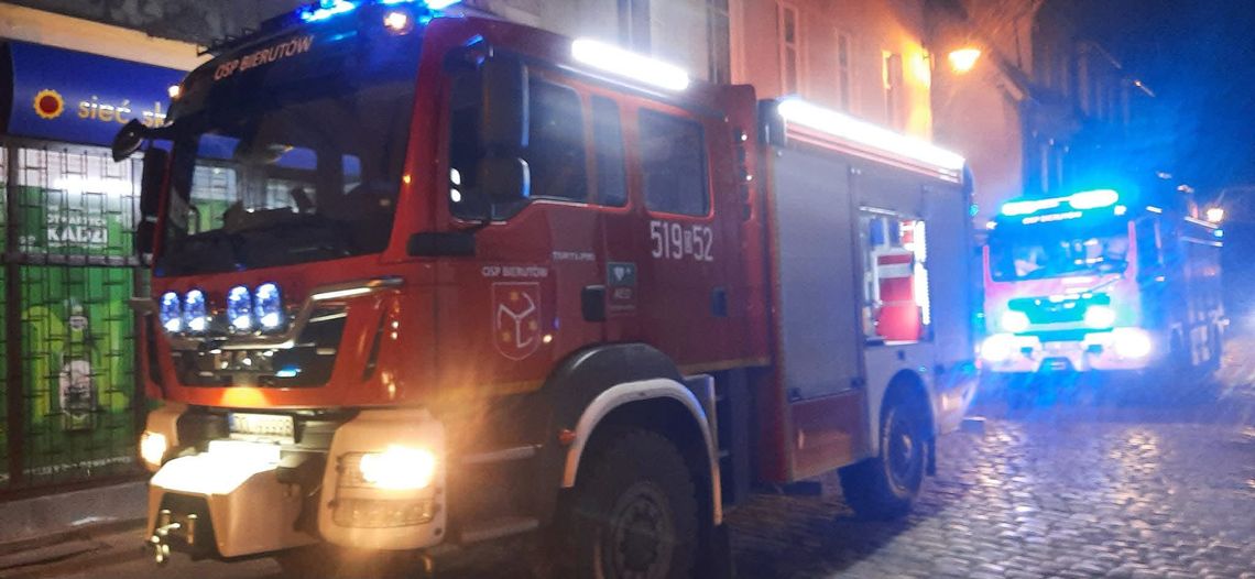 W wolnym czasie rzucili się do gaszenia pożaru W wolnym czasie rzucili się do gaszenia pożaru