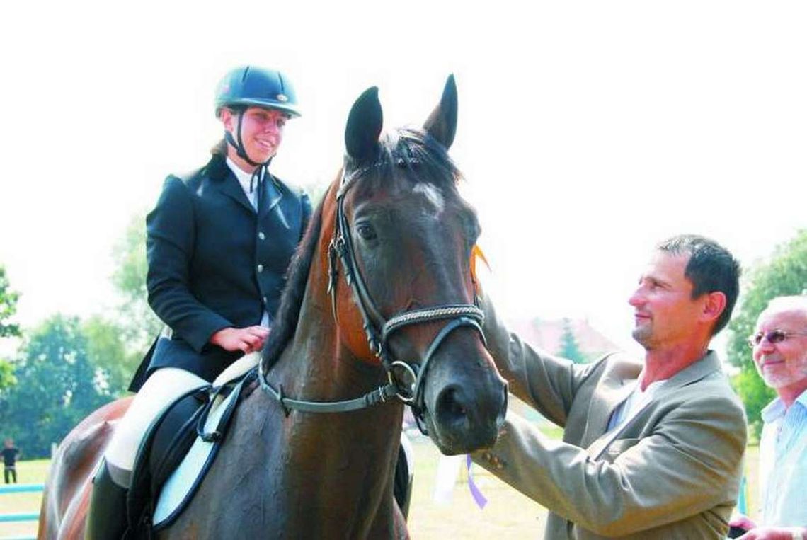 Wakacyjne koni skakanie Wakacyjne koni skakanie