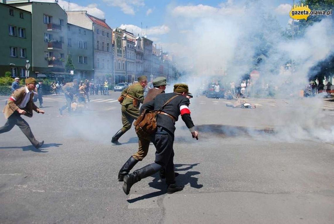 Walka pod ratuszem. ZDJĘCIA