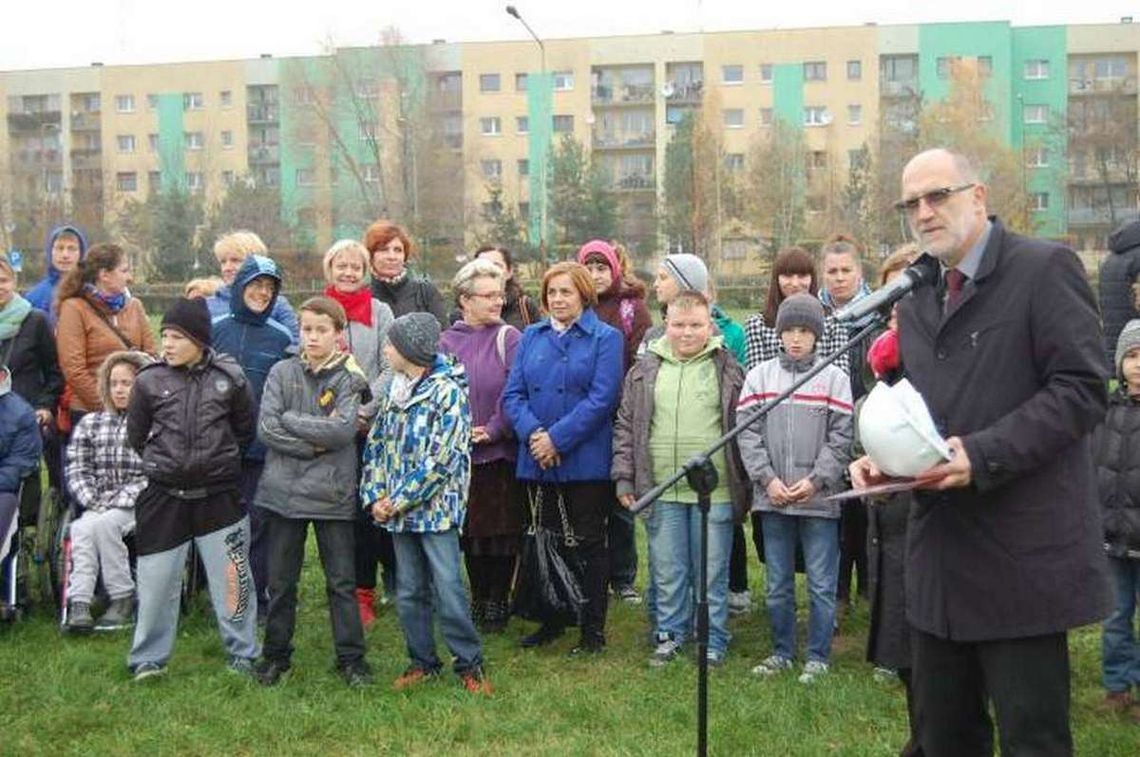 Wbijali łopatę pod szkołę specjalną Wbijali łopatę pod szkołę specjalną