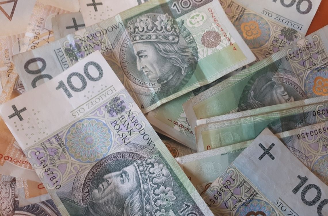 WIADOMOŚCI Z REGIONU: Marszałek przekazuje miliony na rewitalizacje WIADOMOŚCI Z REGIONU: Marszałek przekazuje miliony na rewitalizacje