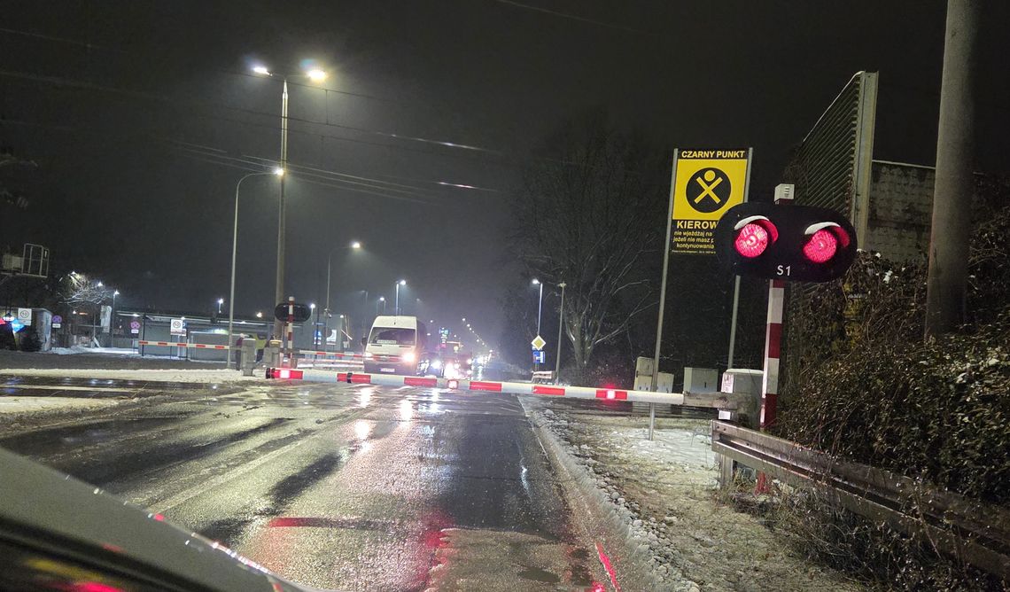 Wiadukt na Wiejskiej a przejście dla pieszych przez tory