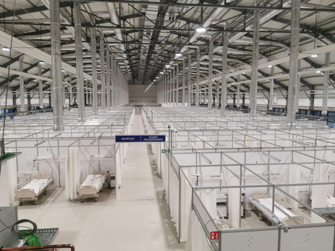 Więcej łóżek w szpitalu tymczasowym, możliwy też oddział intensywnej terapii