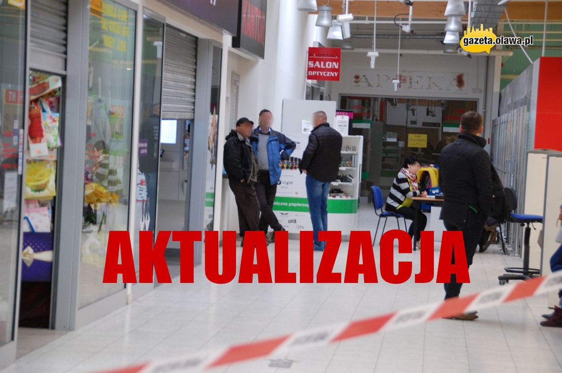 Włamanie w &quot;Tesco&quot;. Weszli przez dach. AKTUALIZACJA