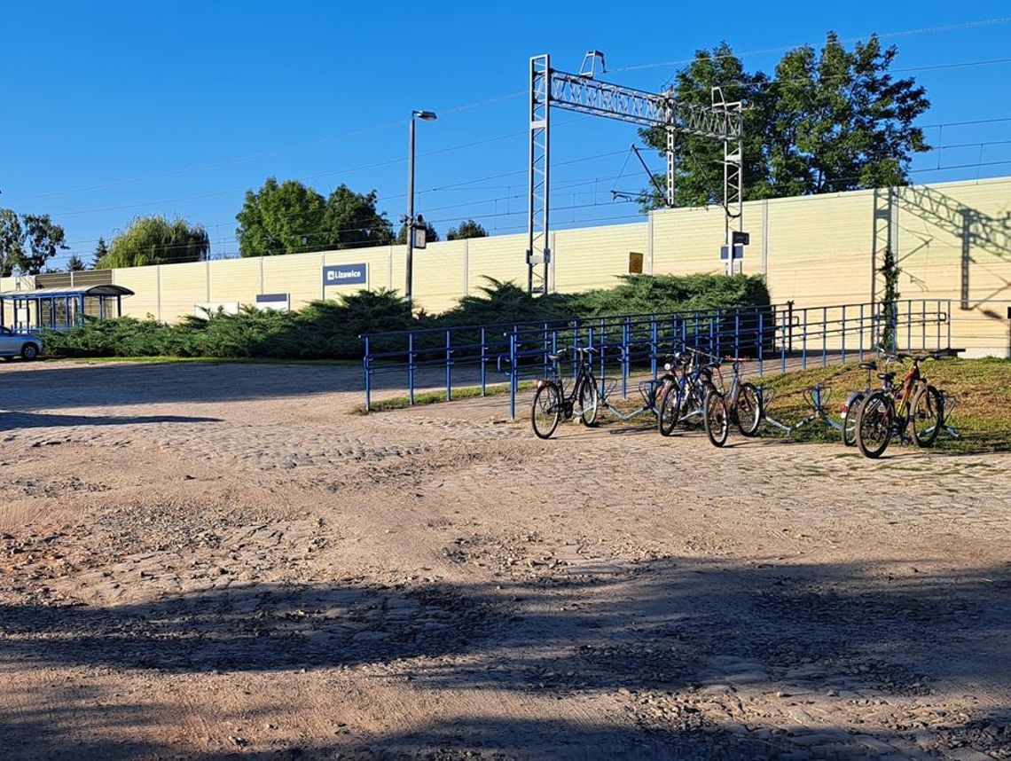 - Włamują się tu do aut i kradną - napisał pan Marek. Co dalej z tym parkingiem?